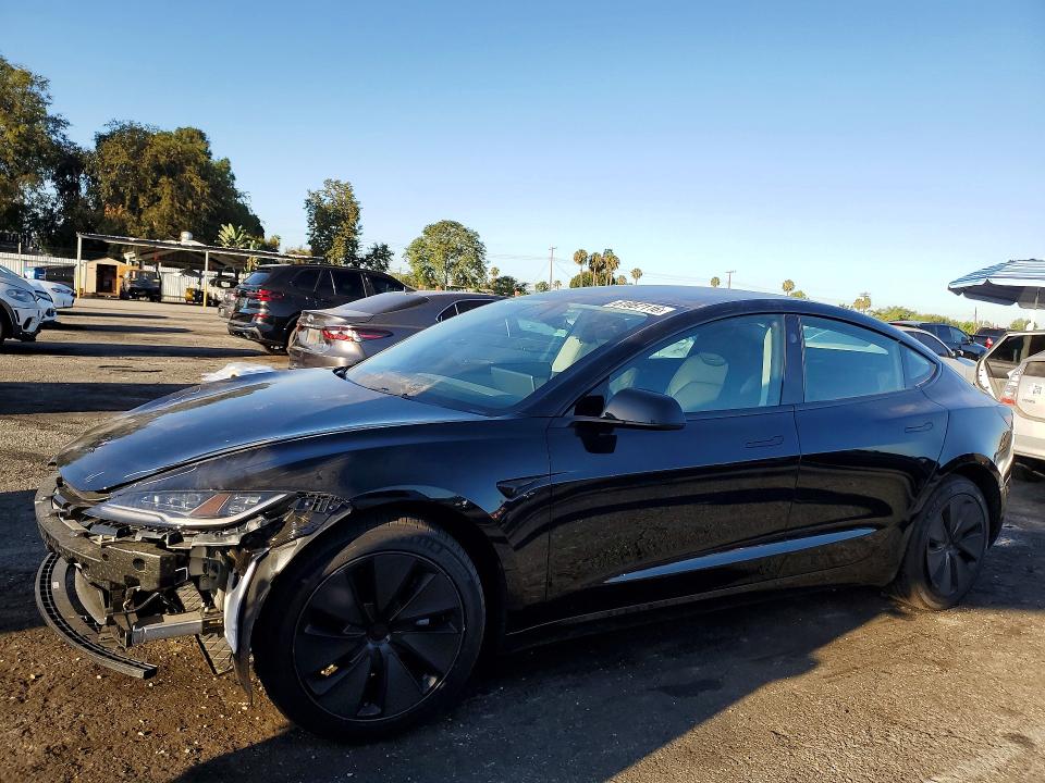 2026 Tesla Model 3 მანქანა იყიდება აუქციონზე, vin: 5YJ3E1EAXTF160317, აუქციონის ნომერი: 61057116