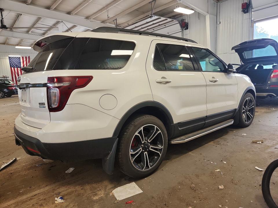 Продажа на аукционе авто 2015 Ford Explorer, vin: 1FM5K8GT3FGA40647, номер лота: 61193556