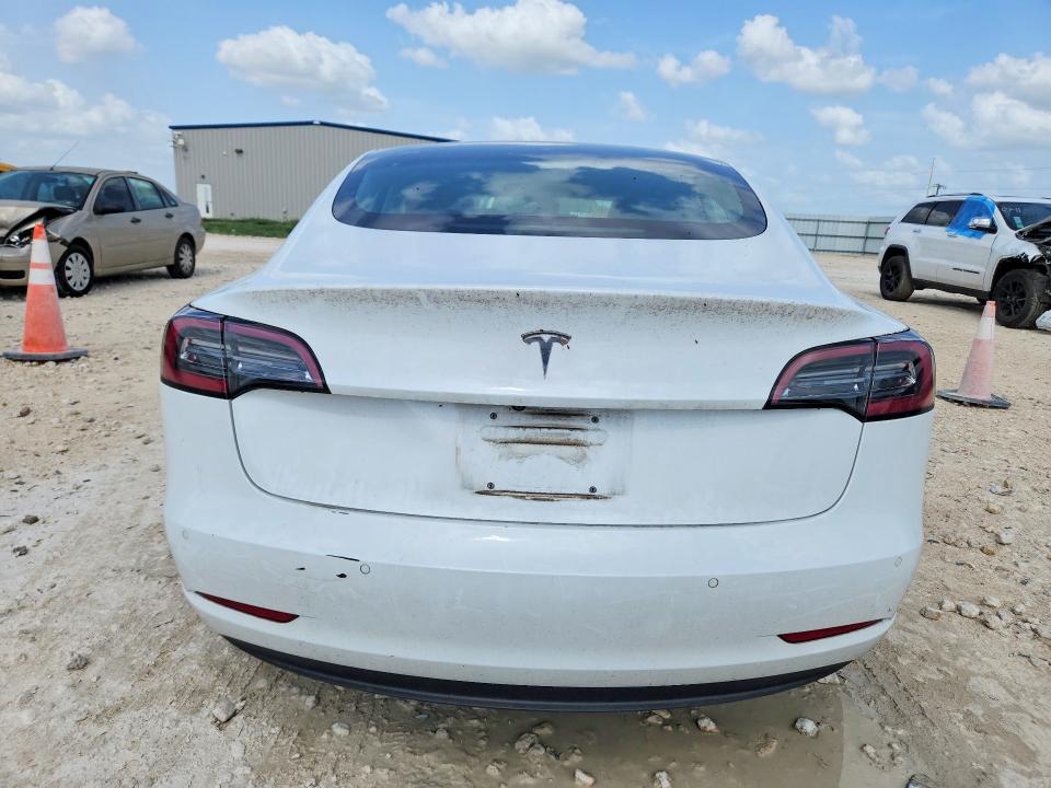 61722596 :رقم المزاد ، 5YJ3E1EA0JF076830 vin ، 2018 Tesla Model 3 مزاد بيع