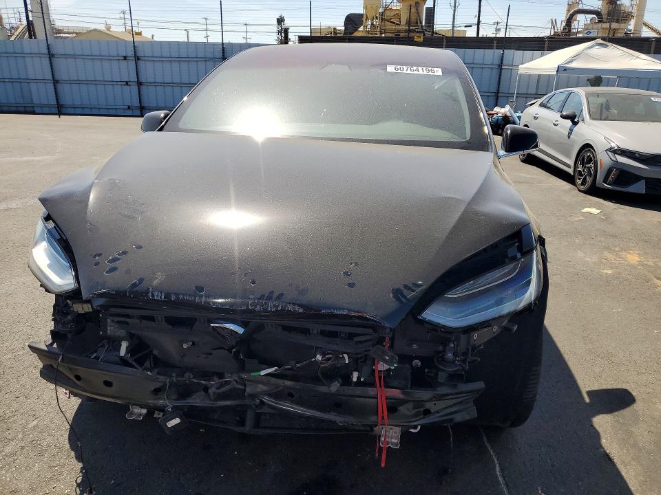 60764196 :رقم المزاد ، 5YJXCDE47LF304537 vin ، 2020 Tesla Model X مزاد بيع