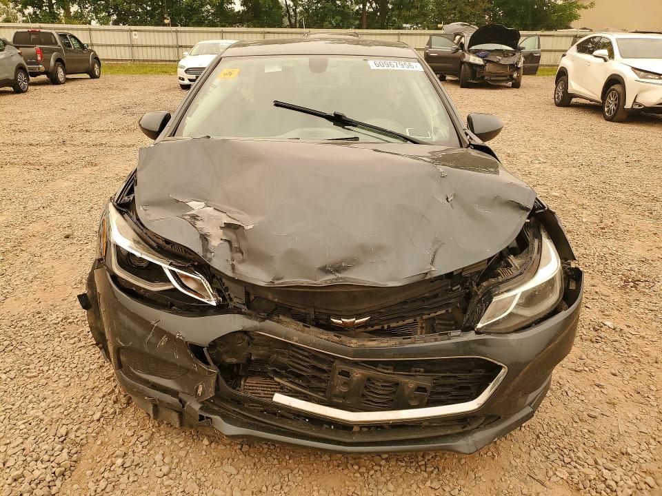 60967956 :رقم المزاد ، 1G1BE5SM5H7258114 vin ، 2017 Chevrolet Cruze مزاد بيع