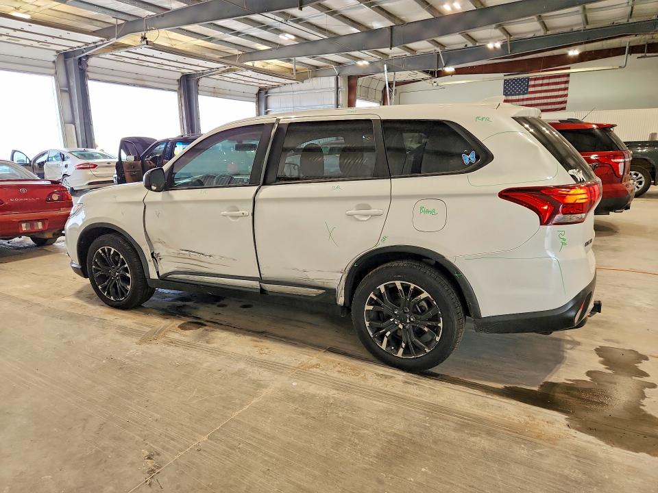 61122566 :رقم المزاد ، JA4AZ2A32HZ008567 vin ، 2017 Mitsubishi Outlander مزاد بيع