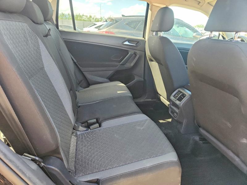 60125686 :رقم المزاد ، 3VV0B7AX2KM009203 vin ، 2019 Volkswagen Tiguan مزاد بيع