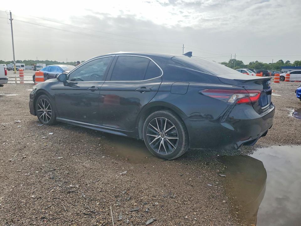 61279656 :رقم المزاد ، 4T1G11AKXNU618651 vin ، 2022 Toyota Camry مزاد بيع