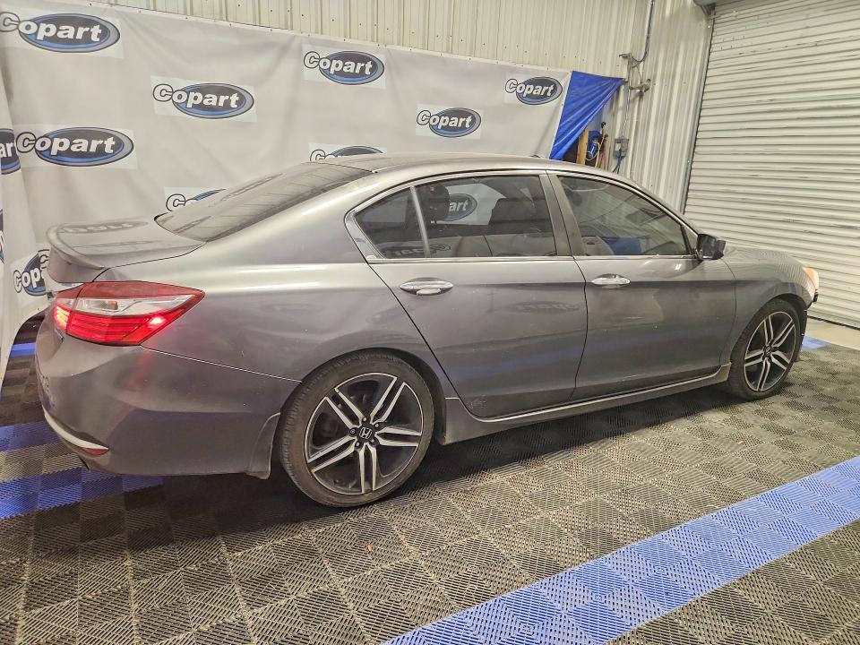 59676266 :رقم المزاد ، 1HGCR2F57HA099635 vin ، 2017 Honda Accord مزاد بيع