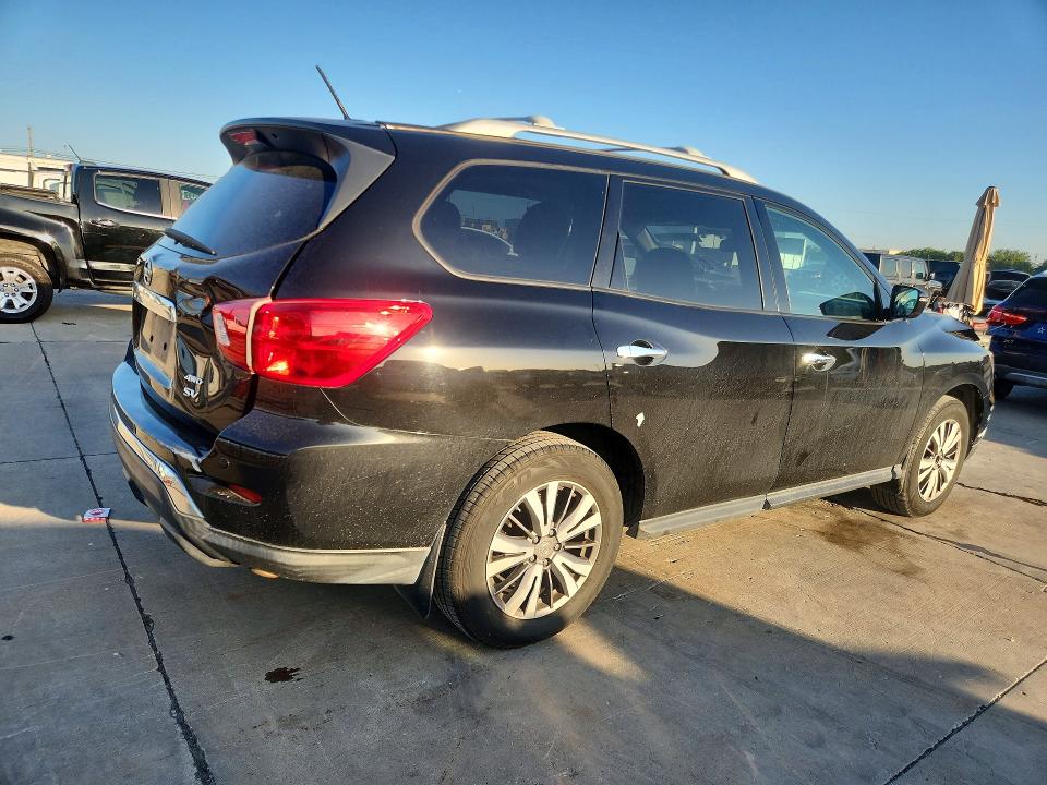 62814686 :رقم المزاد ، 5N1DR2MM0HC687762 vin ، 2017 Nissan Pathfinder مزاد بيع