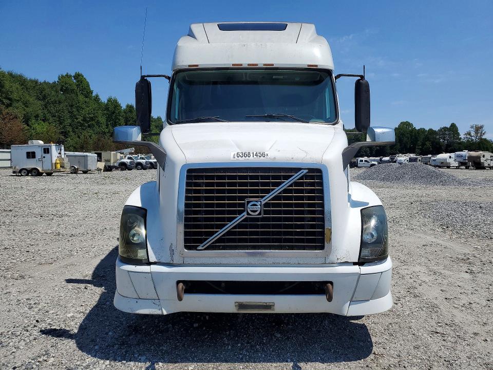 63681456 :رقم المزاد ، 4V4NC9GH35N374503 vin ، 2005 Volvo Vn مزاد بيع