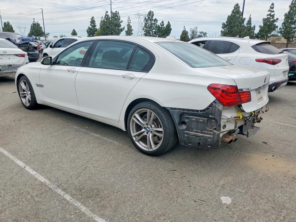 2013 Bmw 750 მანქანა იყიდება აუქციონზე, vin: WBAYE8C56DD132296, აუქციონის ნომერი: 61533876