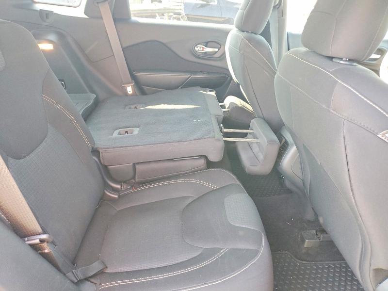 85769805 :رقم المزاد ، 1C4PJLCB8FW530698 vin ، 2015 Jeep Cherokee مزاد بيع
