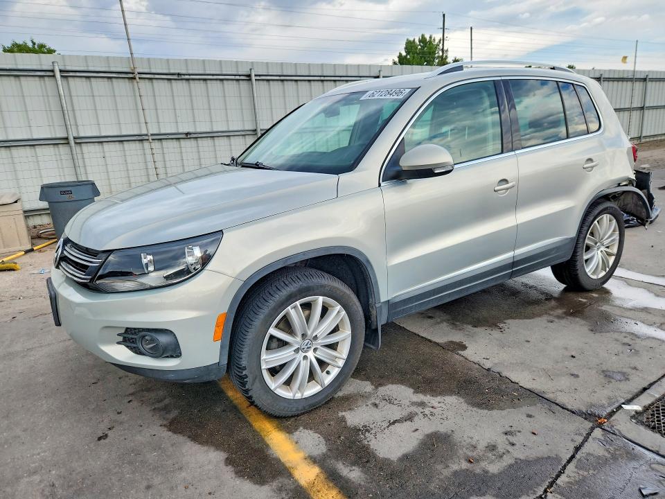 62128496 :رقم المزاد ، WVGBV7AXXDW545099 vin ، 2013 Volkswagen Tiguan مزاد بيع