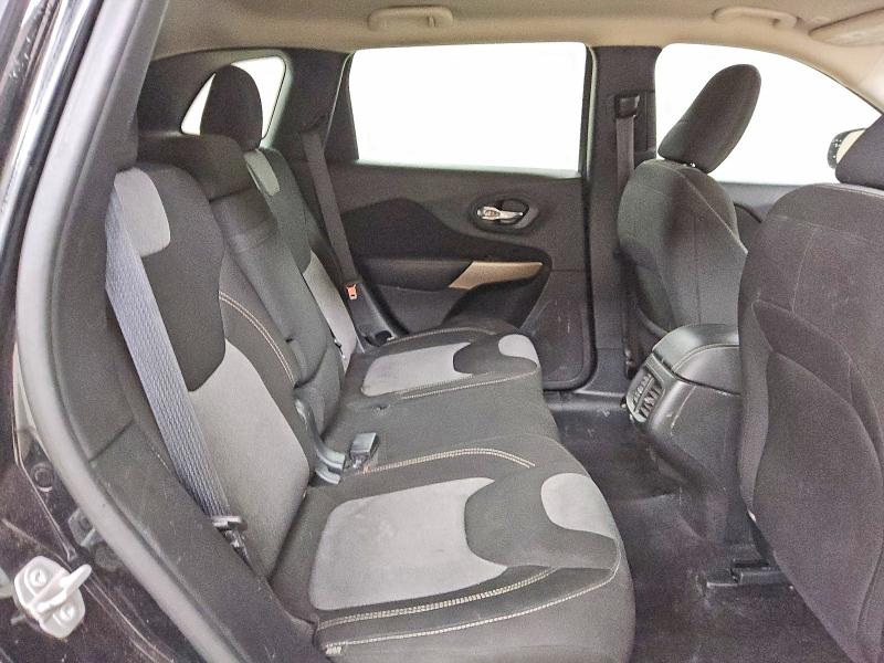97683145 :رقم المزاد ، 1C4PJLCB8JD557033 vin ، 2018 Jeep Cherokee مزاد بيع