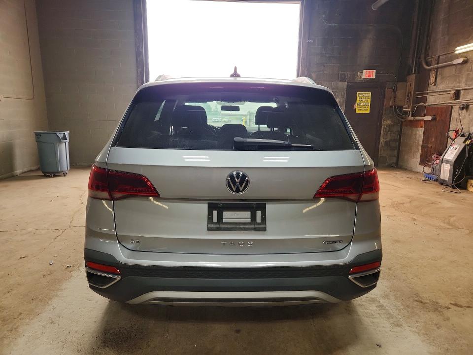 61284056 :رقم المزاد ، 3VVWX7B25NM041095 vin ، 2022 Volkswagen Taos مزاد بيع