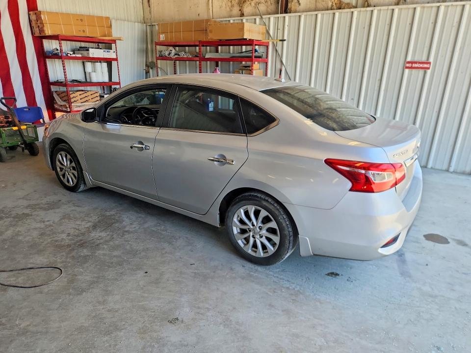 61293936 :رقم المزاد ، 3N1AB7AP0JY268091 vin ، 2018 Nissan Sentra مزاد بيع