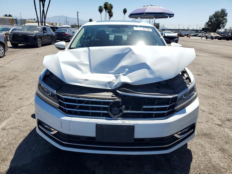 62338956 :رقم المزاد ، 1VWBA7A35JC028509 vin ، 2018 Volkswagen Passat مزاد بيع