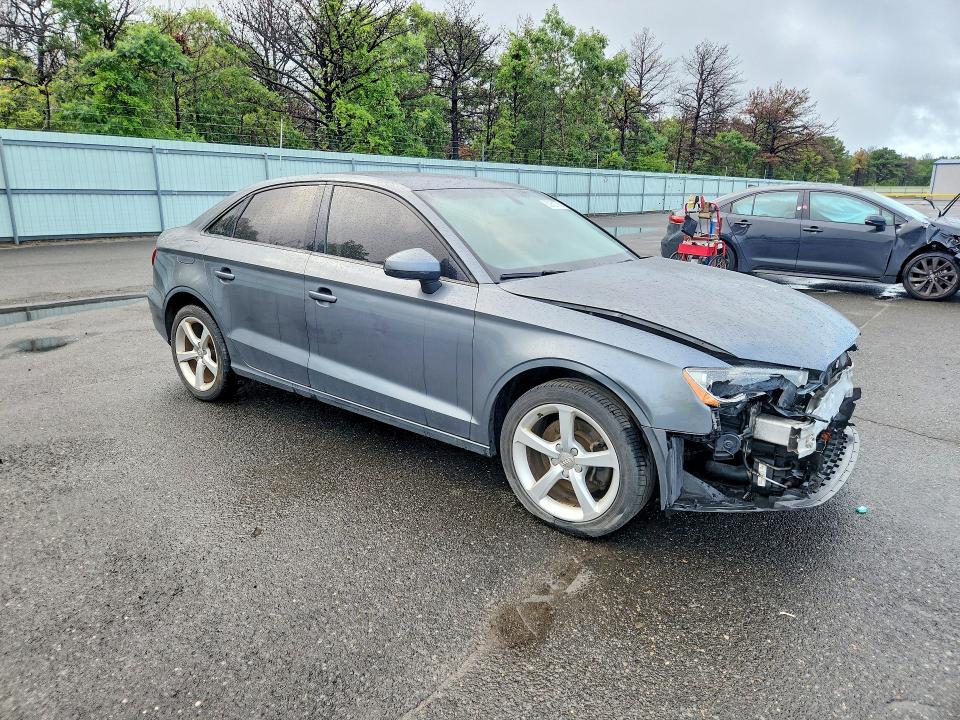 62951776 :رقم المزاد ، WAUBFGFF3F1090286 vin ، 2015 Audi A3 مزاد بيع