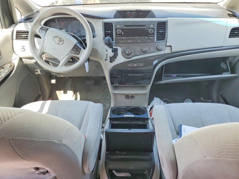 63141186 :رقم المزاد ، 5TDKK3DC4BS049095 vin ، 2011 Toyota Sienna مزاد بيع