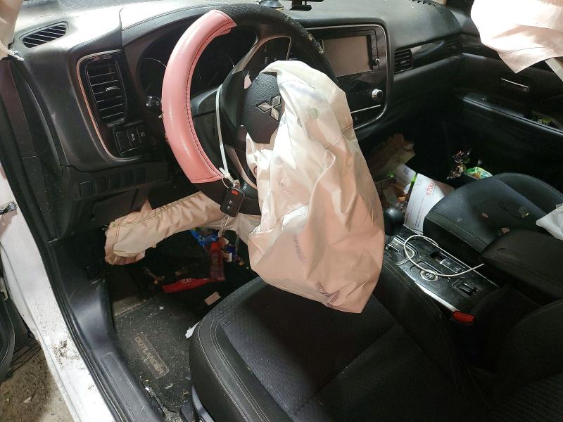 61243936 :رقم المزاد ، JA4AZ3A34LZ014496 vin ، 2020 Mitsubishi Outlander مزاد بيع