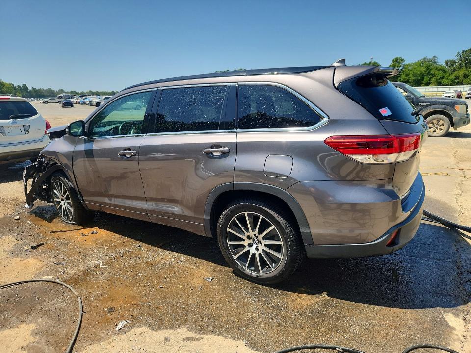63494426 :رقم المزاد ، 5TDKZRFH4JS282643 vin ، 2018 Toyota Highlander مزاد بيع
