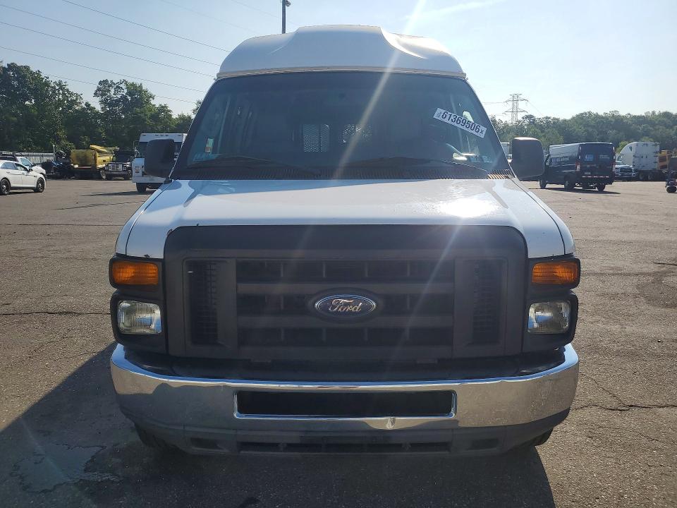 61369506 :رقم المزاد ، 1FTNE24W89DA84589 vin ، 2009 Ford Econoline مزاد بيع