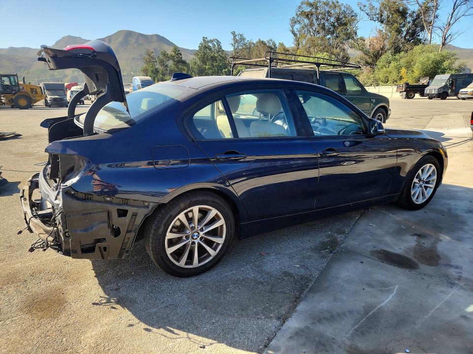 62673246 :رقم المزاد ، WBA8E1G3XHNU18751 vin ، 2017 Bmw 320 مزاد بيع