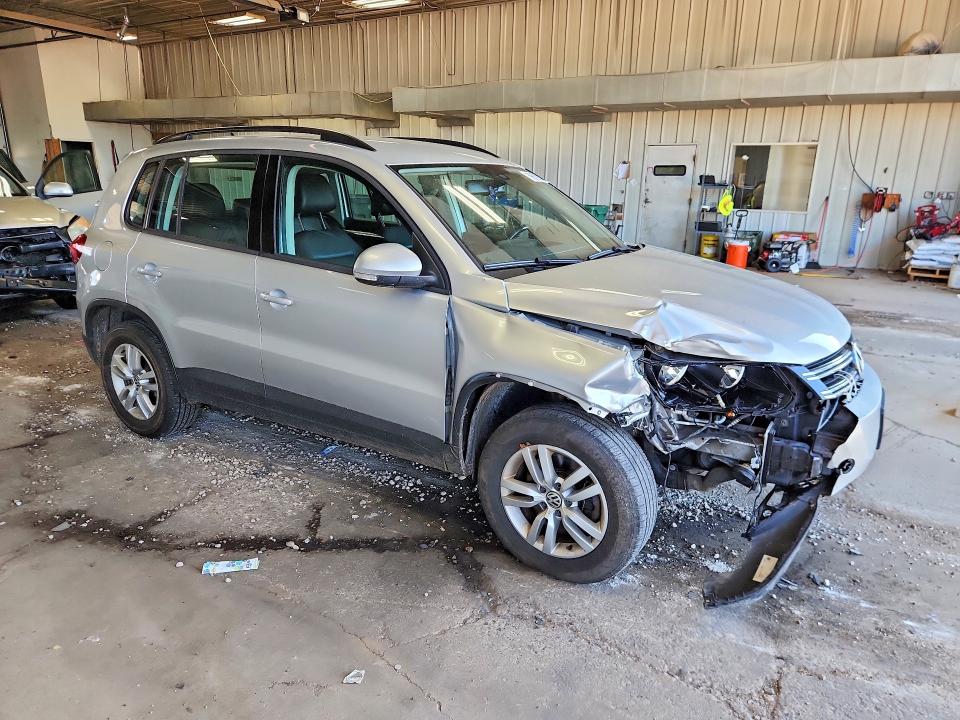 2016 Volkswagen Tiguan მანქანა იყიდება აუქციონზე, vin: WVGBV7AX0GW032514, აუქციონის ნომერი: 59657916