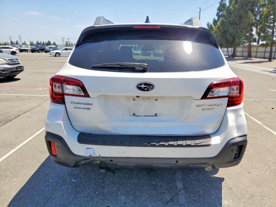 61737836 :رقم المزاد ، 4S4BSENC6J3264502 vin ، 2018 Subaru Outback مزاد بيع