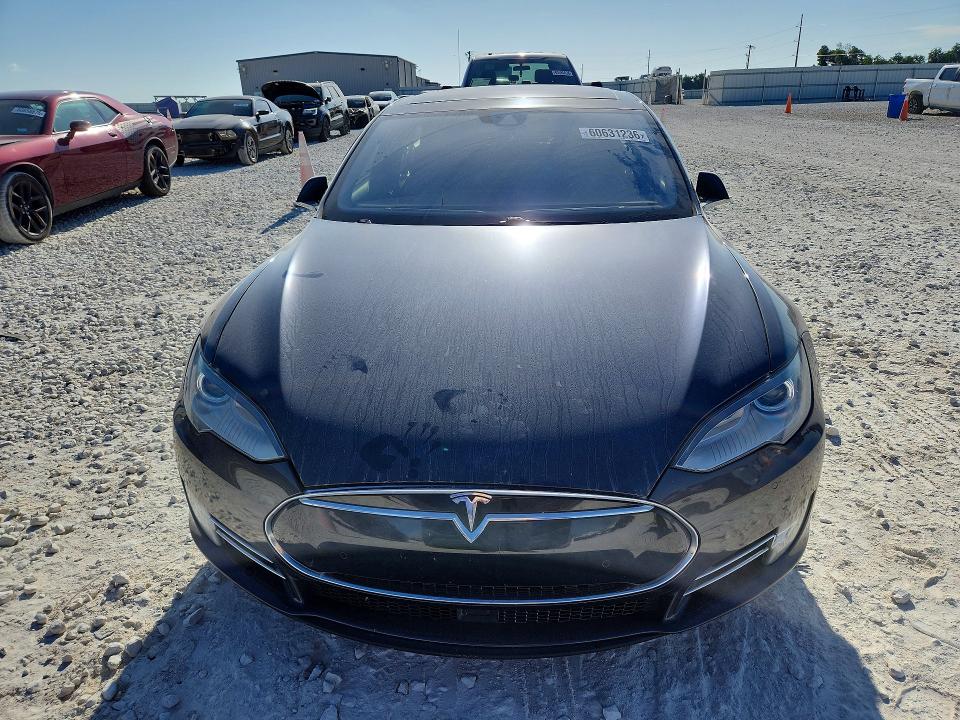 2015 Tesla Model S მანქანა იყიდება აუქციონზე, vin: 5YJSA1E27FF112486, აუქციონის ნომერი: 60631236