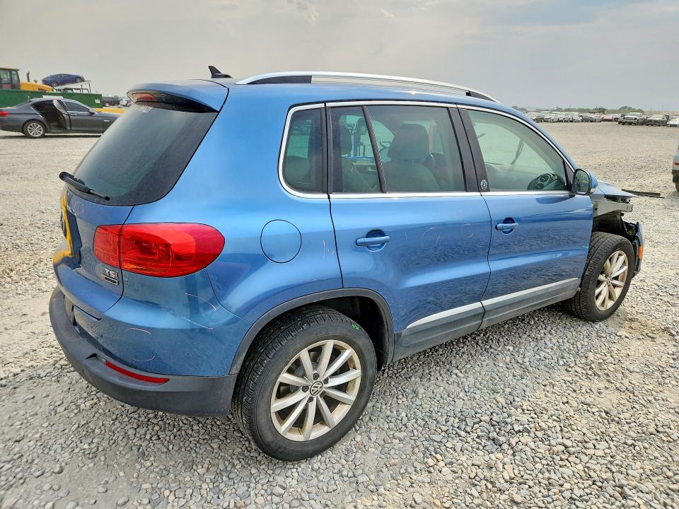 2017 Volkswagen Tiguan მანქანა იყიდება აუქციონზე, vin: WVGSV7AX9HW501438, აუქციონის ნომერი: 59879996