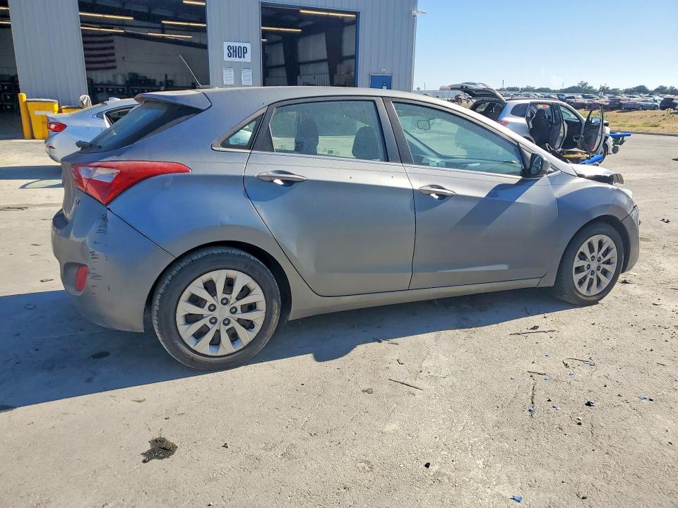 60228986 :رقم المزاد ، KMHD35LH7HU374466 vin ، 2017 Hyundai Elantra Gt مزاد بيع