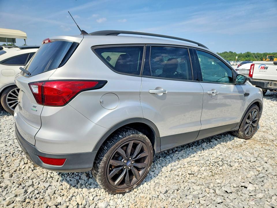 2019 Ford Escape მანქანა იყიდება აუქციონზე, vin: 1FMCU0GD3KUB09196, აუქციონის ნომერი: 62722076