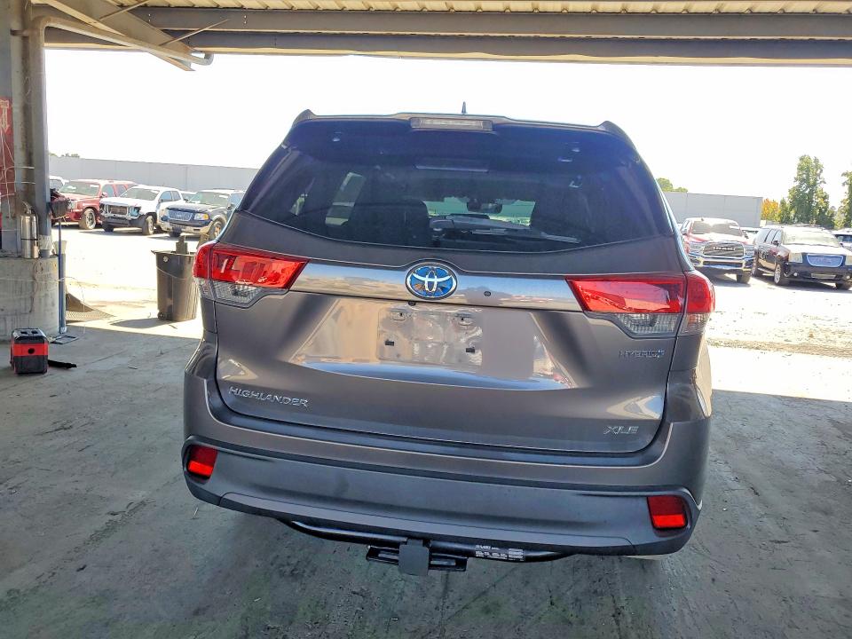 61211276 :رقم المزاد ، 5TDJGRFH7JS050765 vin ، 2018 Toyota Highlander Hybrid مزاد بيع