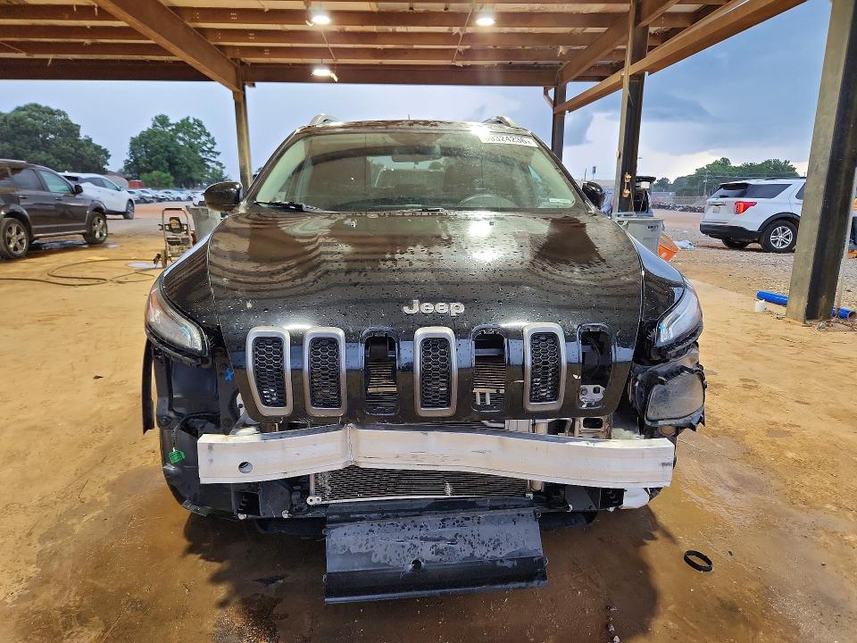 59324236 :رقم المزاد ، 1C4PJLCB3JD611421 vin ، 2018 Jeep Cherokee مزاد بيع