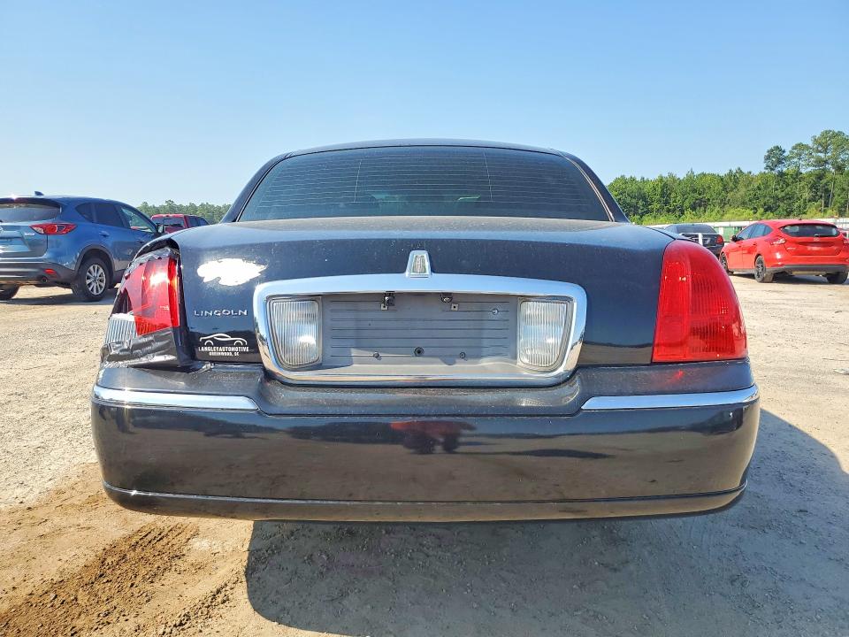 2007 Lincoln Town Car მანქანა იყიდება აუქციონზე, vin: 1LNHM82V47Y620310, აუქციონის ნომერი: 56536026