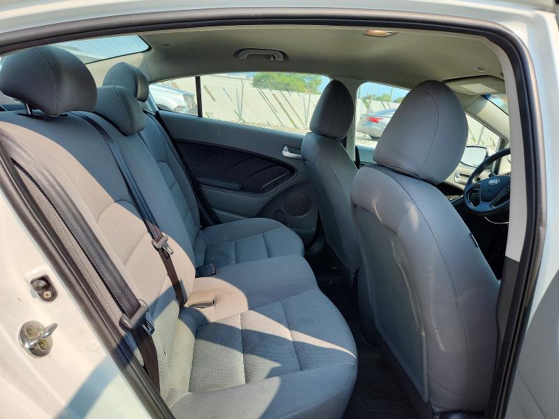 60794656 :رقم المزاد ، 3KPFK4A73JE189968 vin ، 2018 Kia Forte مزاد بيع