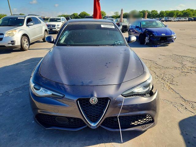 59086896 :رقم المزاد ، ZARFAECN2J7583259 vin ، 2018 Alfa Romeo Giulia مزاد بيع