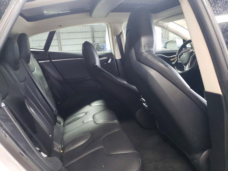 61877266 :رقم المزاد ، 5YJSA1H24FFP79091 vin ، 2015 Tesla Model S مزاد بيع