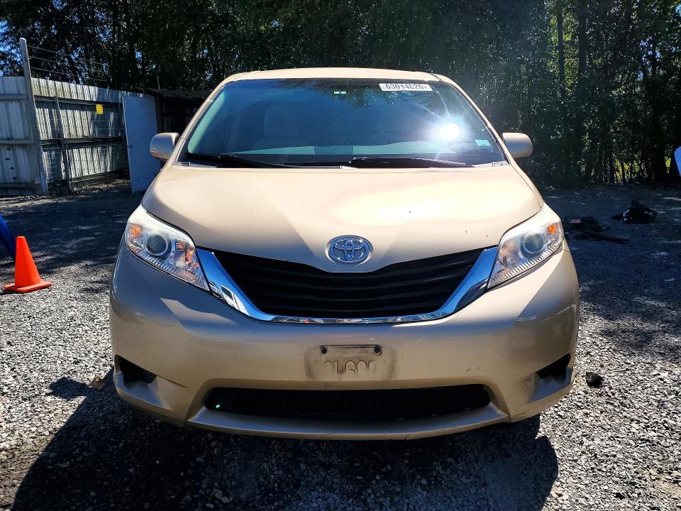 63014026 :رقم المزاد ، 5TDKA3DC8BS007774 vin ، 2011 Toyota Sienna مزاد بيع
