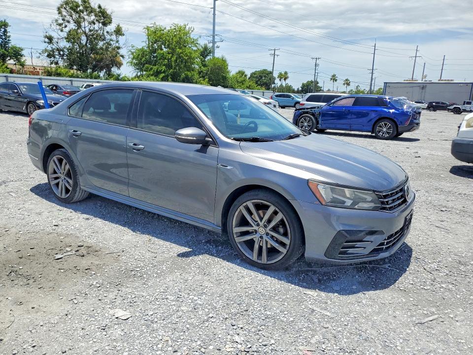 61578476 :رقم المزاد ، 1VWAA7A33JC001773 vin ، 2018 Volkswagen Passat مزاد بيع