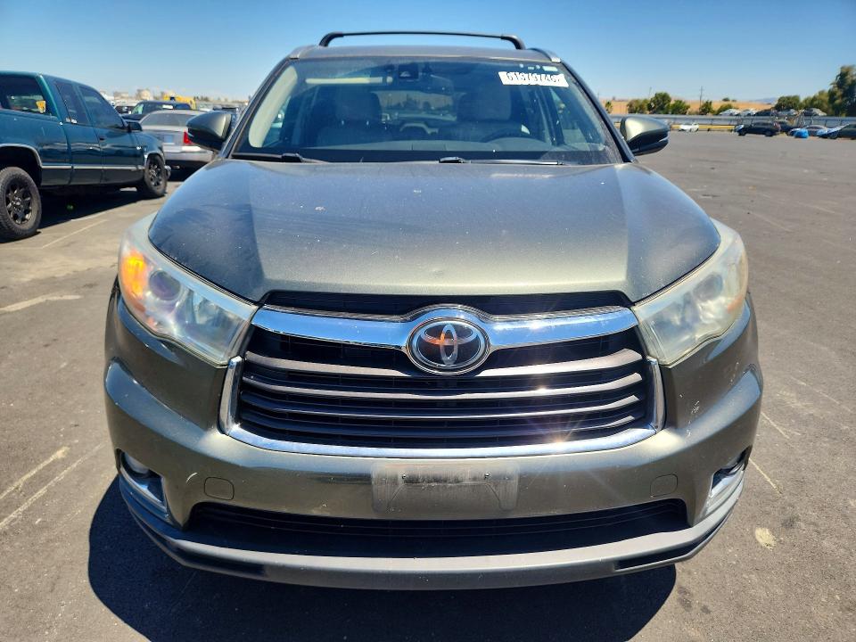 61379746 :رقم المزاد ، 5TDDKRFHXGS308779 vin ، 2016 Toyota Highlander مزاد بيع