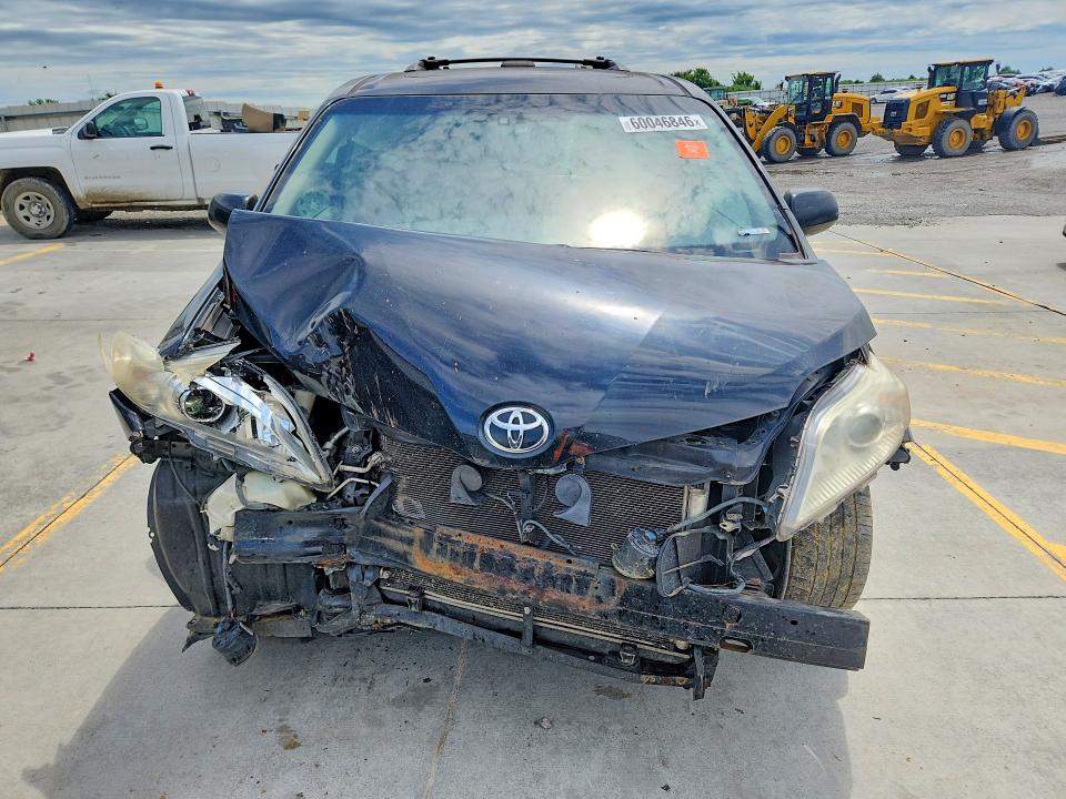 60046846 :رقم المزاد ، 5TDYK3DC2BS119591 vin ، 2011 Toyota Sienna مزاد بيع