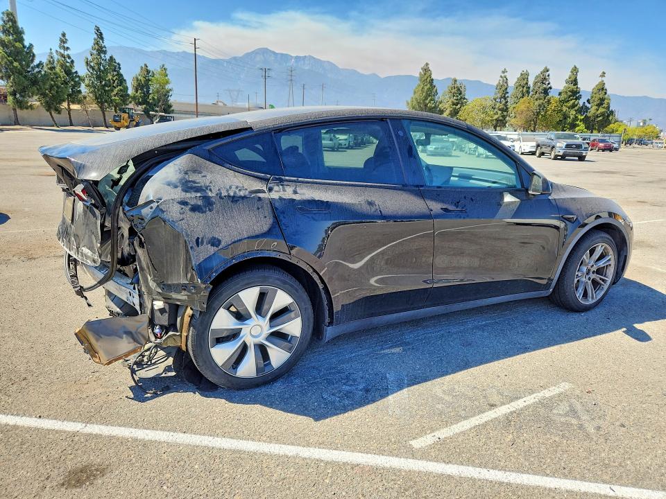 59719476 :رقم المزاد ، 5YJYGAED5MF136292 vin ، 2021 Tesla Model Y مزاد بيع