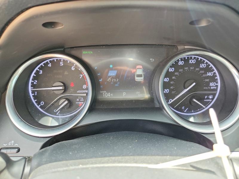 62050286 :رقم المزاد ، 4T1B11HK1JU517802 vin ، 2018 Toyota Camry مزاد بيع