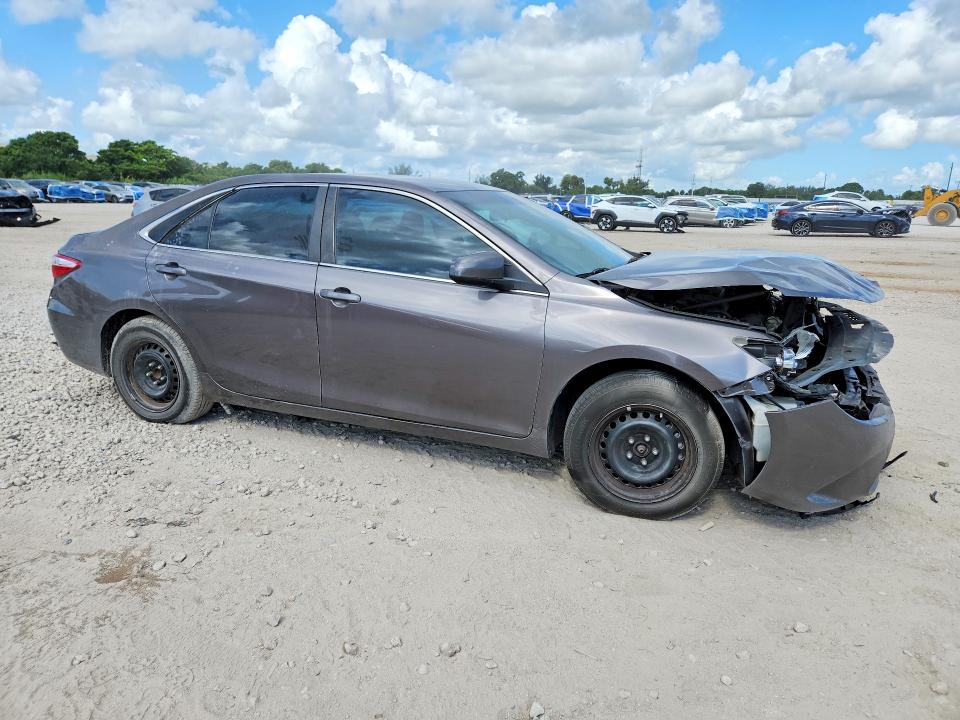 62040376 :رقم المزاد ، 4T1BF1FK5HU281900 vin ، 2017 Toyota Camry مزاد بيع