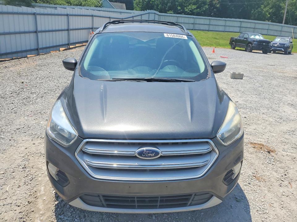 61584066 :رقم المزاد ، 1FMCU0GD2JUA81051 vin ، 2018 Ford Escape مزاد بيع