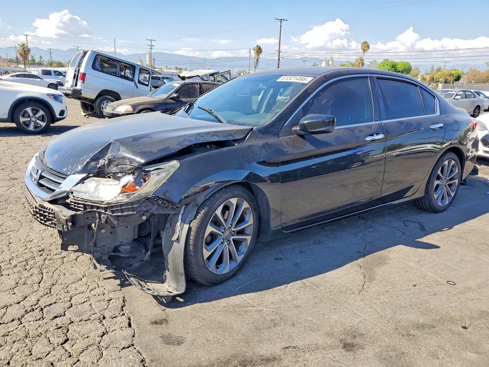 61321466 :رقم المزاد ، 1HGCR2F50FA132696 vin ، 2015 Honda Accord مزاد بيع