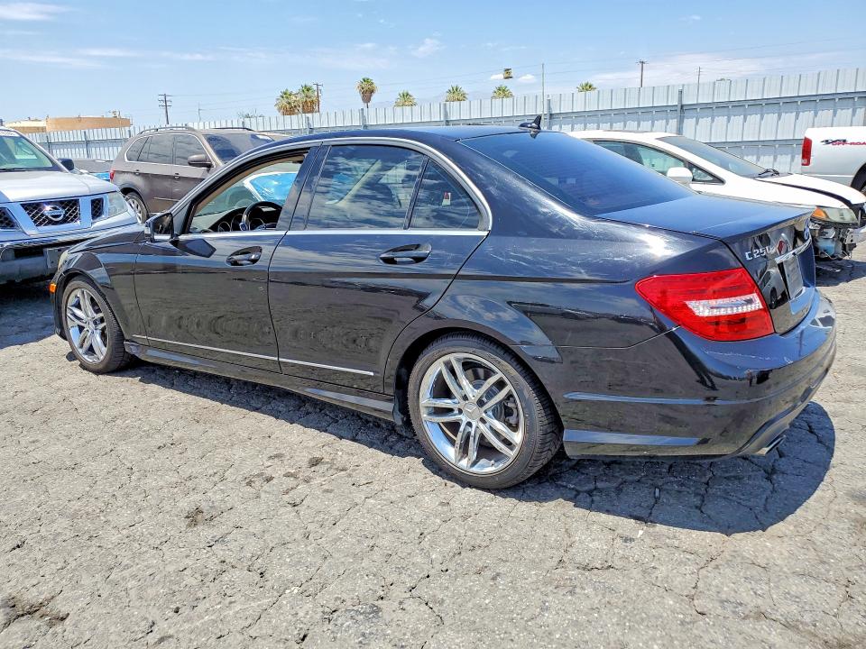 2014 Mercedes-benz C მანქანა იყიდება აუქციონზე, vin: WDDGF4HB8EA900324, აუქციონის ნომერი: 62243266