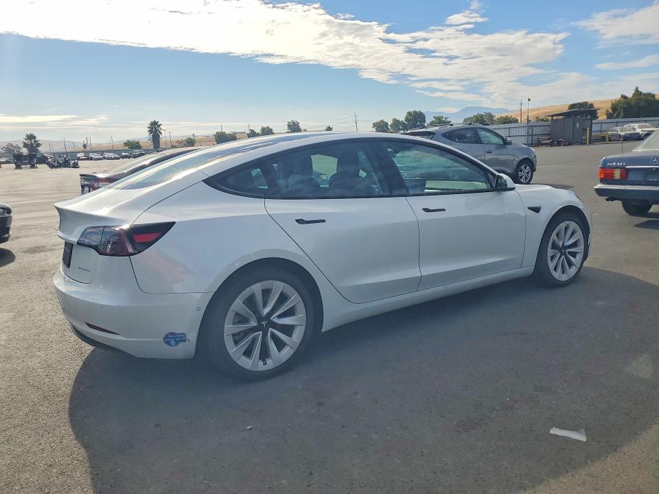 62076966 :رقم المزاد ، 5YJ3E1EB2MF863064 vin ، 2021 Tesla Model 3 مزاد بيع