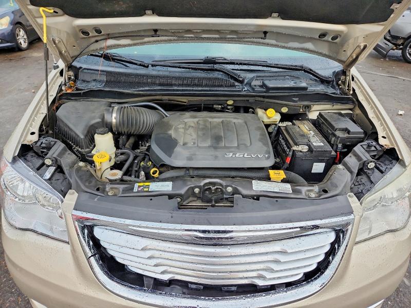 63425396 :رقم المزاد ، 2C4RC1BG8DR778153 vin ، 2013 Chrysler Town & Country مزاد بيع