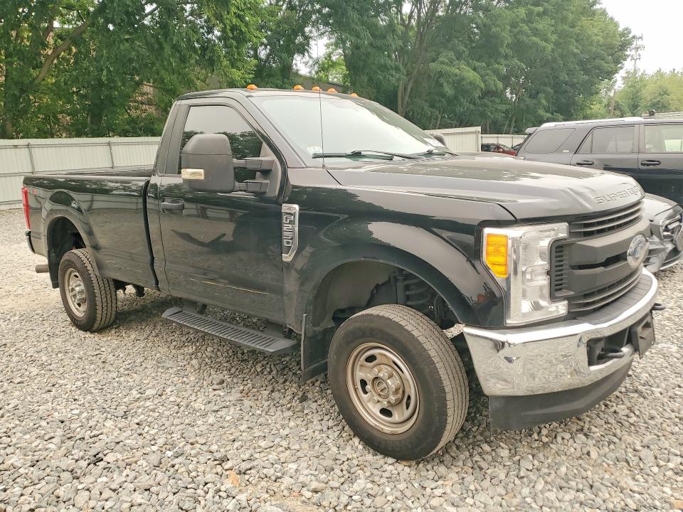 60560196 :رقم المزاد ، 1FTBF2B63HEE77007 vin ، 2017 Ford F250 مزاد بيع