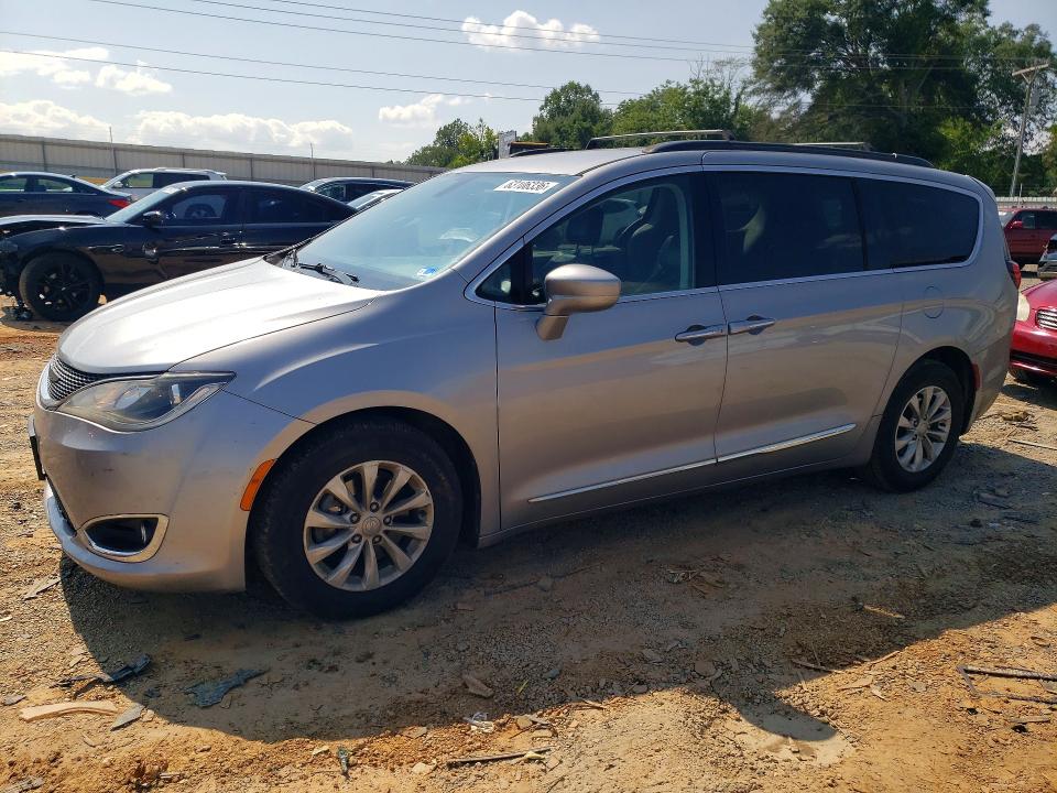 63106336 :رقم المزاد ، 2C4RC1BG2HR576575 vin ، 2017 Chrysler Pacifica مزاد بيع